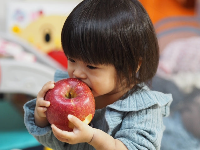 【栄養士が教える!】離乳食後期におすすめ!りんごを使ったレシピ3選