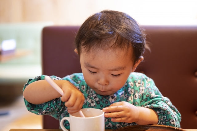2歳児が食べる朝食(幼児食)の目安量とは?食べないときの対処法も紹介します
